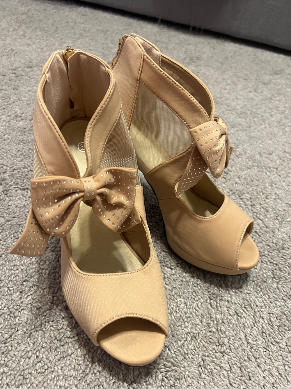 Glitter Bow Accent Peep-Toe Heels in Nude